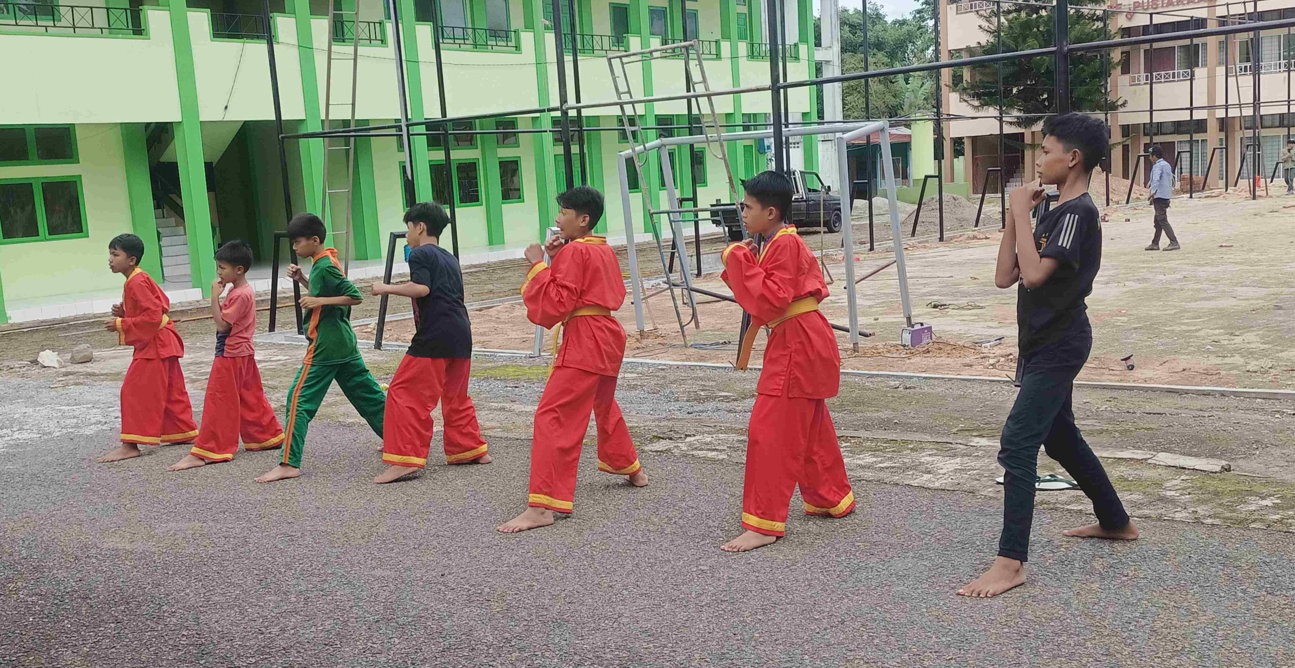 Pencak Silat sebagai Ekstrakurikuler di Madrasah, Mengembangkan Keterampilan Fisik dan Mental Siswa