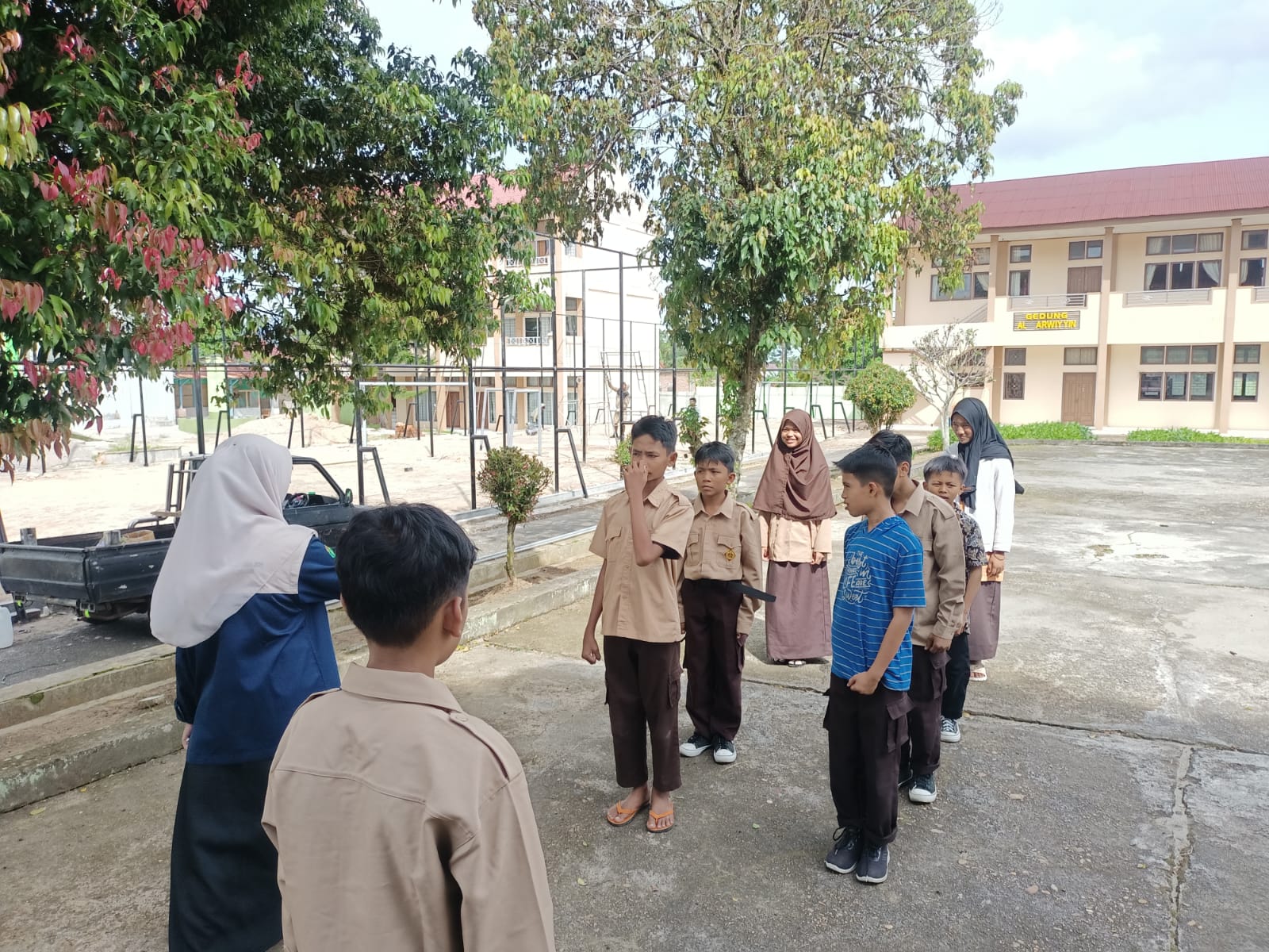 Ekskul Pramuka MTs Laboratorium UIN Bukittinggi: Membentuk Pemimpin Masa Depan dengan Nilai-Nilai Kepemimpinan dan Kemandirian