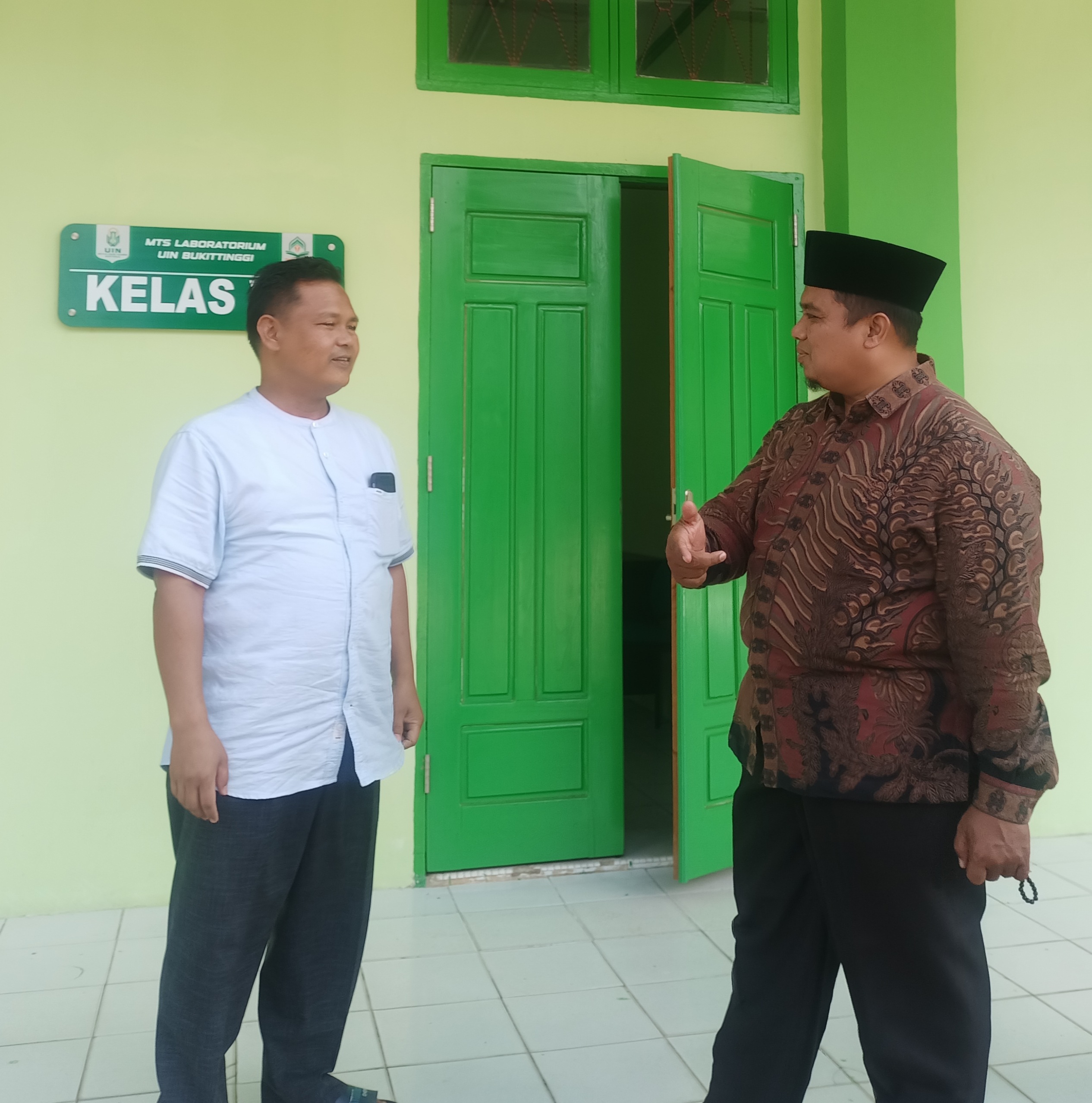 “Merajut Silaturahmi, Membangun Masa Depan”: Sekjen DPP ILUNI UIN SMDD Kunjungi MTs Laboratorium UIN Bukittinggi